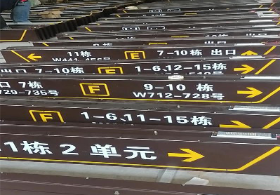 旬邑广告标识中，常见的几种安装方式。